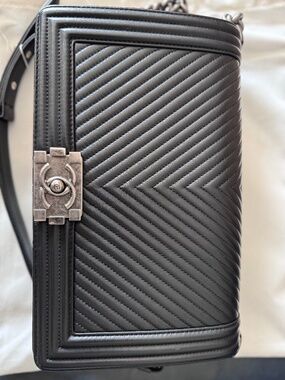 Chanel Boy Bag New Medium Chevron Black Calfskin Ruthenium HW 2014 Excellent